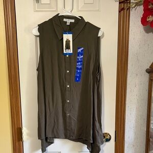 Fever Sleeveless Button Down Shirt in Olive
